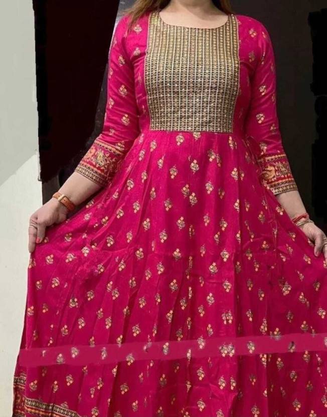 This dark pink Rayon Printed Kurti for women blends traditional design with modern comfort. Made from lightweight, breathable rayon fabric, it ensures all-day comfort while maintaining a refined look. The detailed print enhances its aesthetic appeal, making it ideal for both casual wear and festive occasions. Tailored in size S, this kurti offers a flattering fit that complements various styles.
