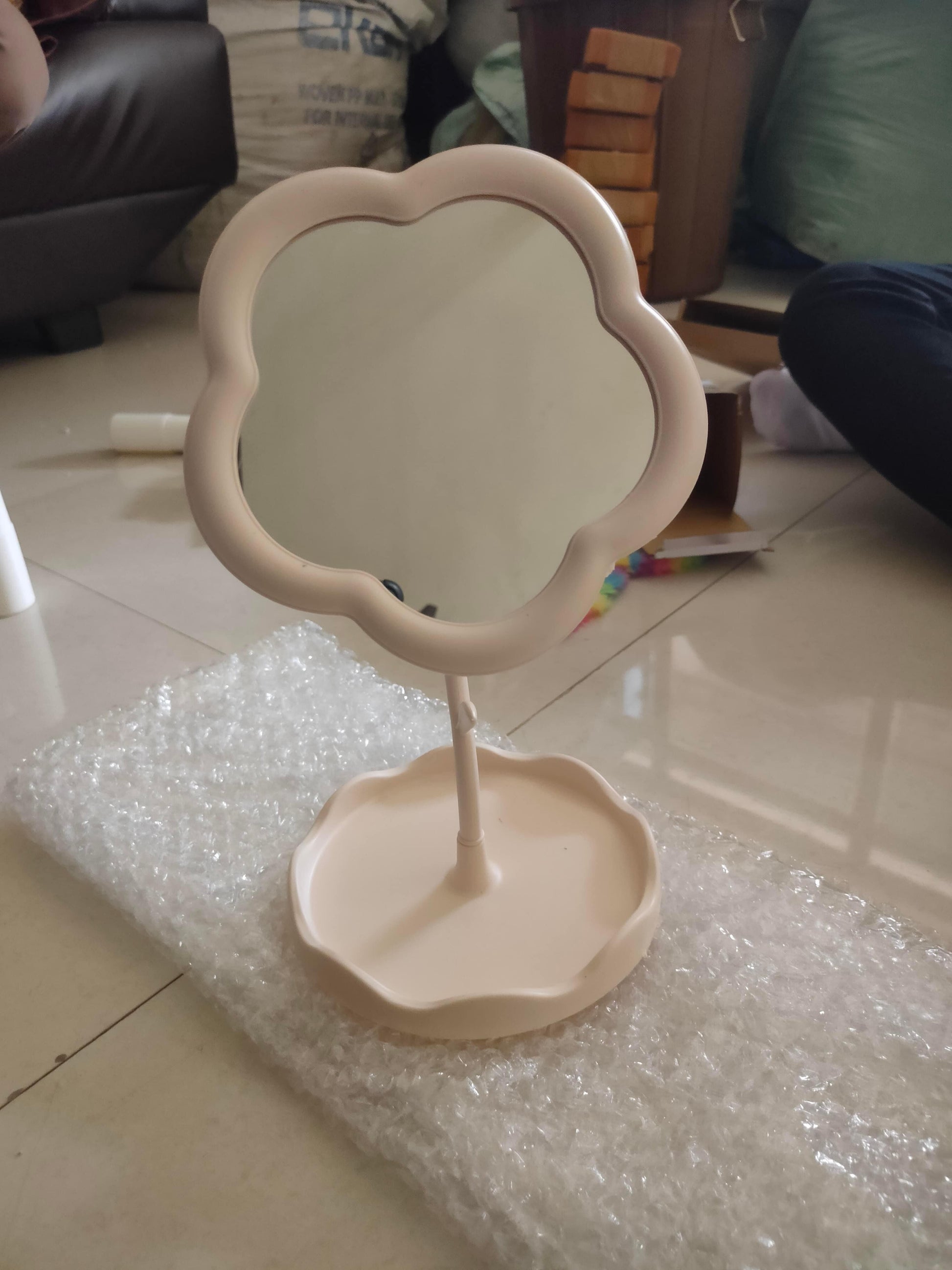 This professionally designed flower-shaped makeup mirror combines form and function with exceptional craftsmanship. The premium reflective surface delivers crystal-clear visibility for precise cosmetic application, while the distinctive floral silhouette adds a sophisticated decorative element to any vanity setup. Engineered for durability and optimal performance in daily beauty routines.