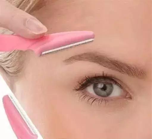 Achieve salon-quality eyebrow shaping at home with our precision Eyebrow Razor. Designed for painless facial hair removal, this ergonomic tool offers exceptional control for defining perfect brows. The ultra-sharp blade ensures clean, precise results while the safety guard prevents nicks and cuts. Ideal for touch-ups between professional appointments or complete at-home grooming.