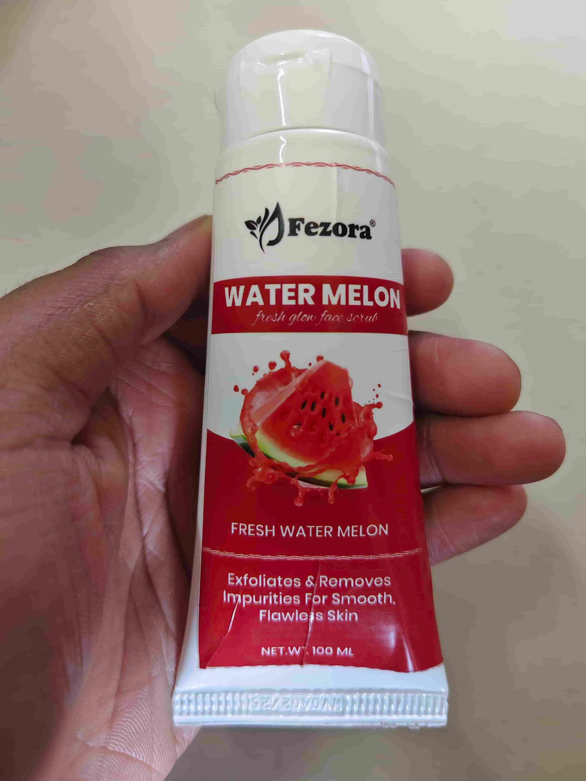 Fezora Watermelon Fresh Glow Face Scrub delivers professional exfoliation with natural watermelon extracts. This dual pack provides 400 ML of refreshing formula that removes impurities, unclogs pores, and reveals radiant skin. Regular use helps maintain skin clarity while balancing moisture levels for a healthy complexion.