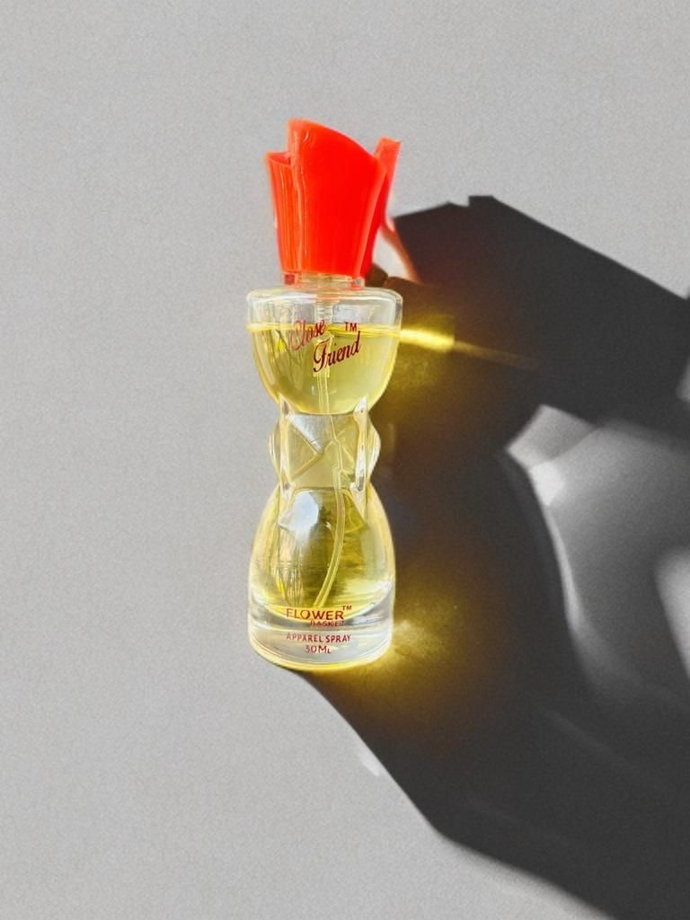 This meticulously formulated Close Friend Perfume delivers a sophisticated aromatic profile in a practical 30ML flacon. The composition features precisely balanced accords that unfold gradually on contact with skin, revealing nuanced complexity while maintaining harmonious structure. Its molecular stability ensures consistent scent projection with optimal sillage and longevity characteristics suitable for discriminating fragrance connoisseurs.