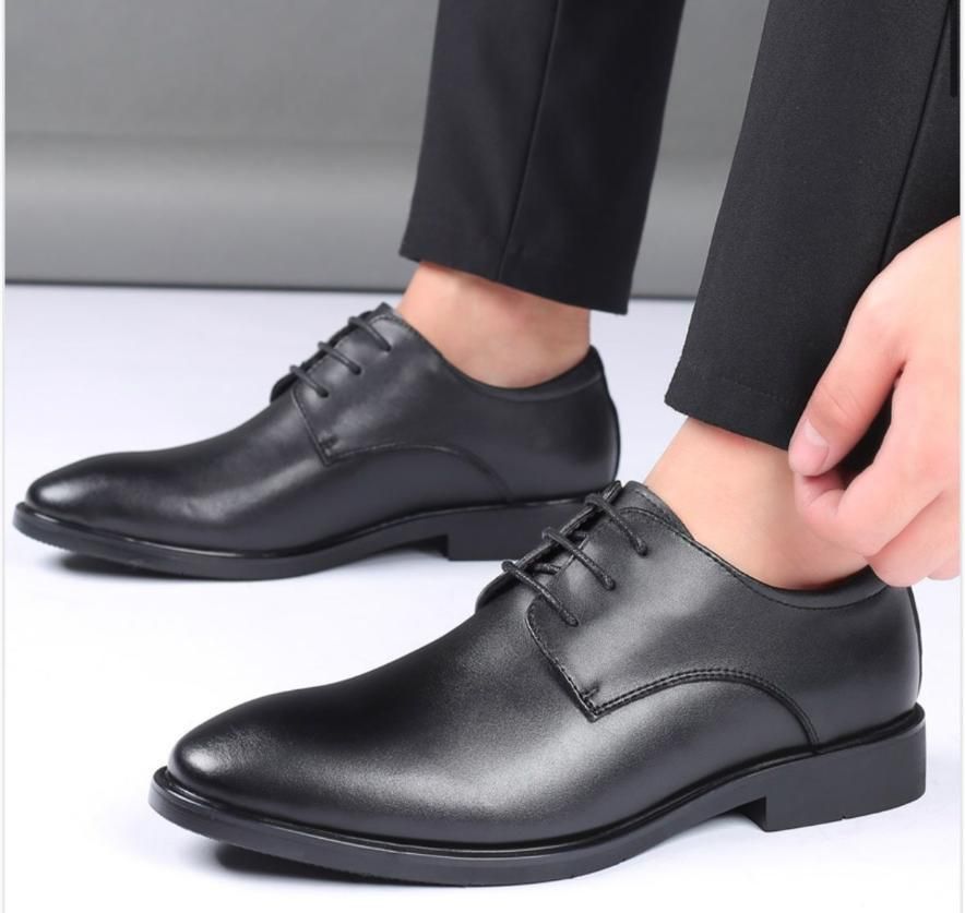 These men's smart formal shoes are designed with both style and comfort in mind. The high-quality materials and sleek design provide a professional and polished look, while the cushioned insole ensures all-day comfort. Perfect for any formal occasion, these shoes are a must-have for any man's wardrobe.