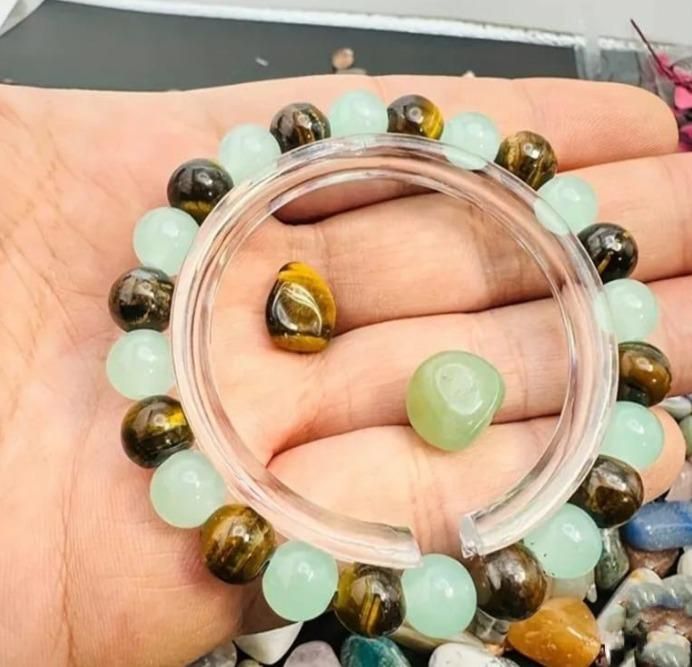 Enhance your well-being with our Natural Jade Round Beads Bracelet. Made with high-quality natural jade, this pack of two bracelets not only offers a beautiful and elegant accessory but also has potential benefits such as promoting relaxation and balance while reducing stress and tension. Experience the healing properties of jade with this exquisite set.