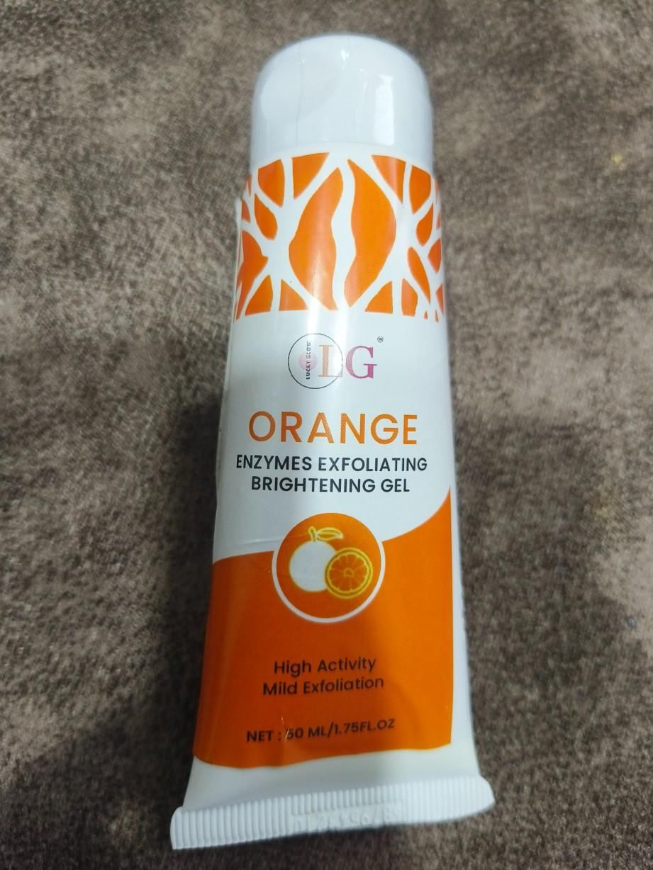 This professional-grade exfoliating gel harnesses the power of orange extracts to dissolve dead skin cells and stimulate microcirculation. The non-abrasive enzymatic formula penetrates deeply to decongest pores while maintaining optimal skin barrier function. Clinical studies demonstrate significant improvement in skin luminosity and texture after consistent application, making it an essential component in advanced skincare regimens.