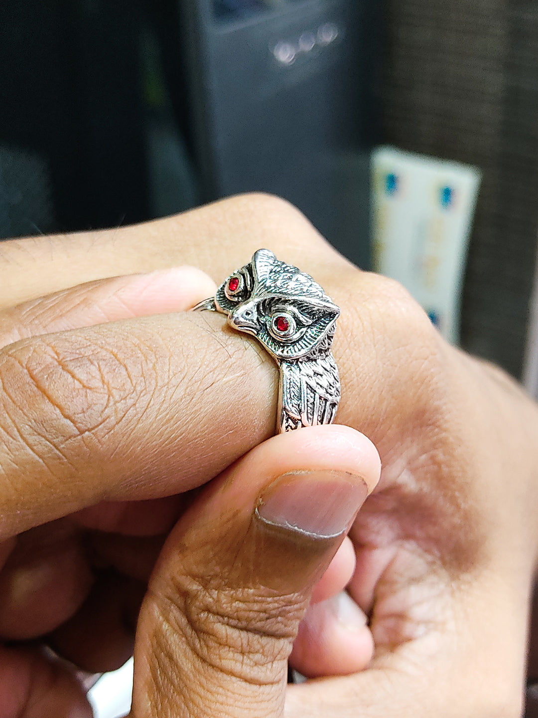 Saizen Silver Rings for Men Owl Face Ring

Crafted with precision, this Saizen Silver Owl Face Ring combines sophisticated design with symbolic wisdom. The intricate owl detailing represents intelligence and intuition, while the premium silver construction ensures durability and a lustrous finish. Perfect for men seeking a distinctive accessory that makes a subtle yet powerful statement.