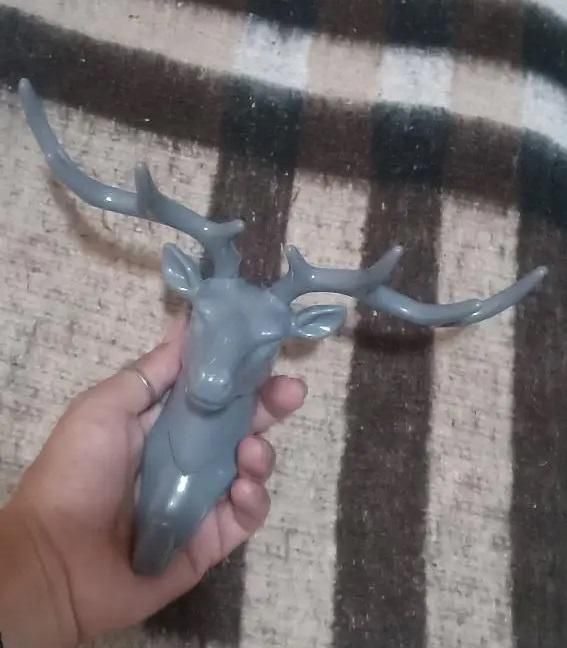 The Self Adhesive Deer Head Hanging Hook combines elegant design with practical functionality. Easy to install without drilling, this hook adheres securely to smooth surfaces, providing a reliable spot to hang keys, light bags, or decorative items. Its unique deer head shape adds a refined touch to any room, making it both a stylish and efficient organizational accessory. Ideal for enhancing your home or office space with minimal effort.