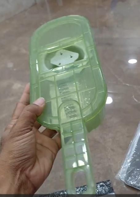 This professional-grade vegetable slicer features precision-engineered blades that deliver consistent, uniform cuts with minimal effort. The hardened stainless steel construction ensures longevity while maintaining optimal sharpness. Multiple thickness settings allow for versatile food preparation, from delicate garnishes to substantial pieces. The ergonomic design incorporates a comfortable grip and stable base to enhance control and safety during intensive culinary tasks.