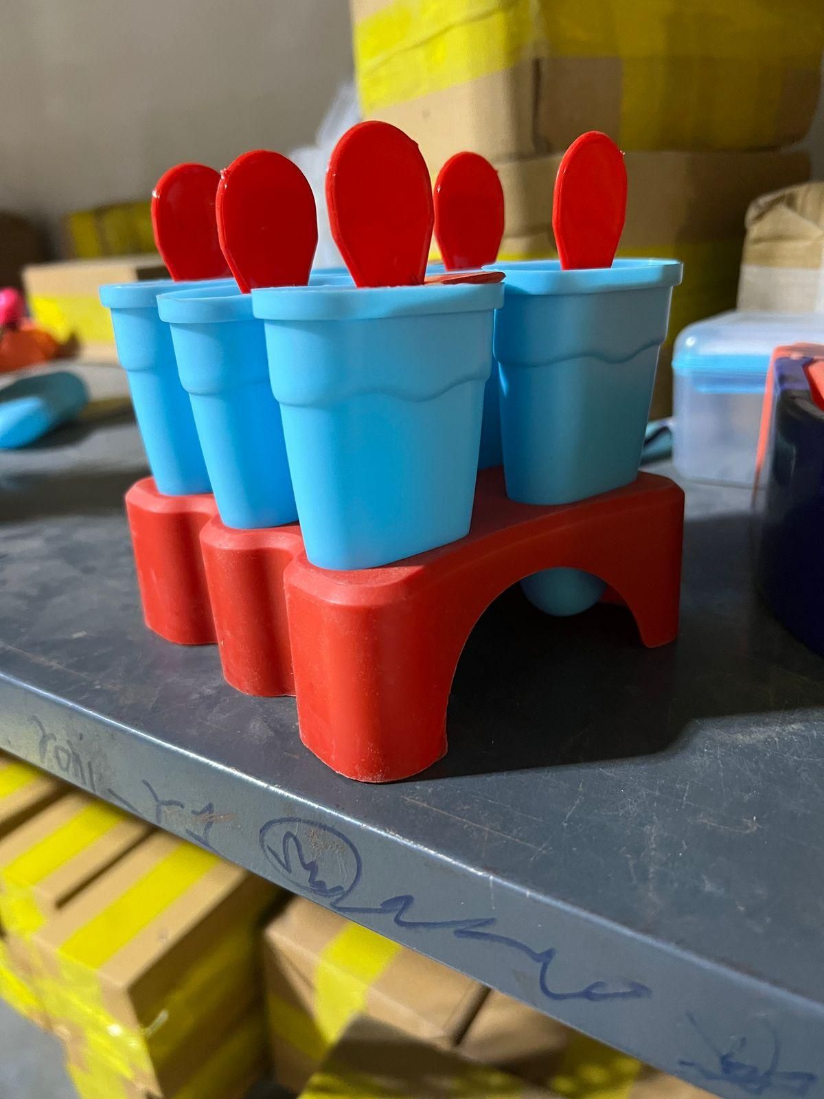 This set includes six separable plastic molds designed for versatile use in making candies, ice cubes, and other shaped treats. Made from durable, food-safe plastic, each mold easily separates for hassle-free removal and cleaning. Perfect for precise portioning and consistent shapes, these molds support efficient preparation and creative presentation in both home and professional kitchens.