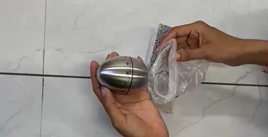 This precision-crafted stainless steel timer features an innovative egg-shaped design that combines functionality with aesthetic appeal. Engineered with a high-quality mechanical movement, it delivers accurate timing for culinary applications without requiring batteries. The corrosion-resistant stainless steel construction ensures longevity even in humid kitchen environments, while its ergonomic form provides comfortable handling during operation. An essential instrument for achieving consistent results in 