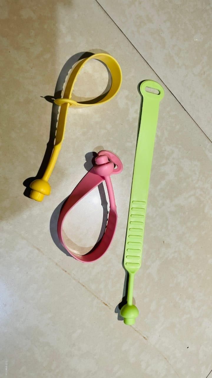 This set of four silicone toilet seat lifters provides a practical and sanitary way to lift toilet seats without direct hand contact. Crafted from high-quality, flexible silicone, these lifters are easy to attach and maintain, promoting better hygiene in any bathroom setting. Their durable design ensures long-lasting use, making them an essential accessory for both residential and commercial restrooms.