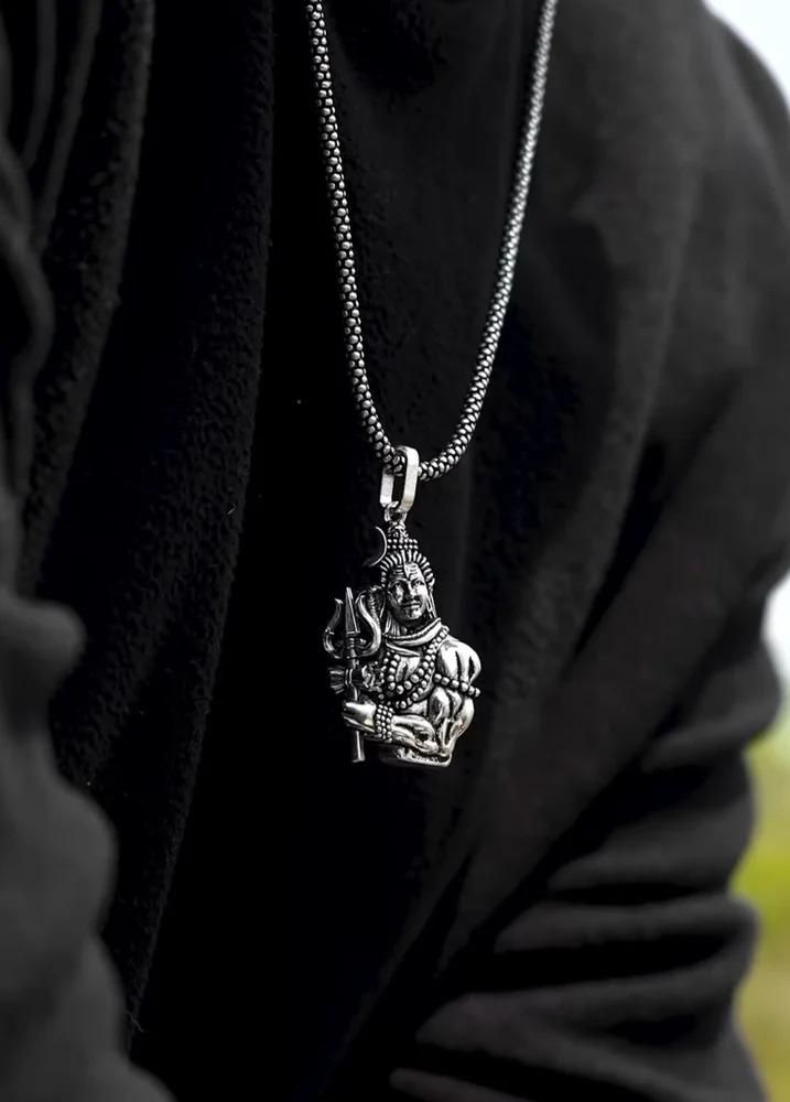 Spiritual Sankar Locket With Chain

Elevate your spiritual journey with our meticulously crafted Spiritual Sankar Locket With Chain. This sacred pendant features Lord Shiva's divine representation, designed to provide protection and spiritual balance to the wearer. Expertly detailed with traditional symbolism and paired with a durable chain, this locket serves as both a meaningful religious artifact and an elegant accessory for daily devotion.
