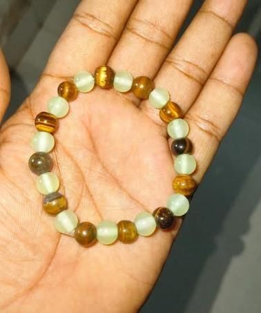 Enhance your well-being with our Natural Jade Round Beads Bracelet. Made with high-quality natural jade, this pack of two bracelets not only offers a beautiful and elegant accessory but also has potential benefits such as promoting relaxation and balance while reducing stress and tension. Experience the healing properties of jade with this exquisite set.
