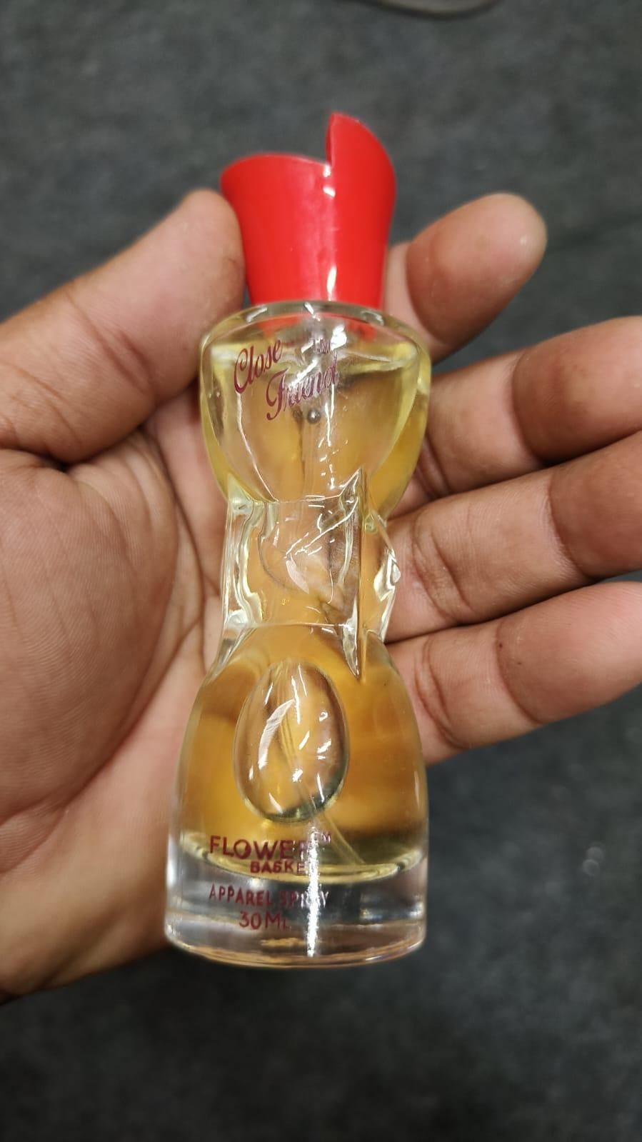 This meticulously formulated Close Friend Perfume delivers a sophisticated aromatic profile in a practical 30ML flacon. The composition features precisely balanced accords that unfold gradually on contact with skin, revealing nuanced complexity while maintaining harmonious structure. Its molecular stability ensures consistent scent projection with optimal sillage and longevity characteristics suitable for discriminating fragrance connoisseurs.
