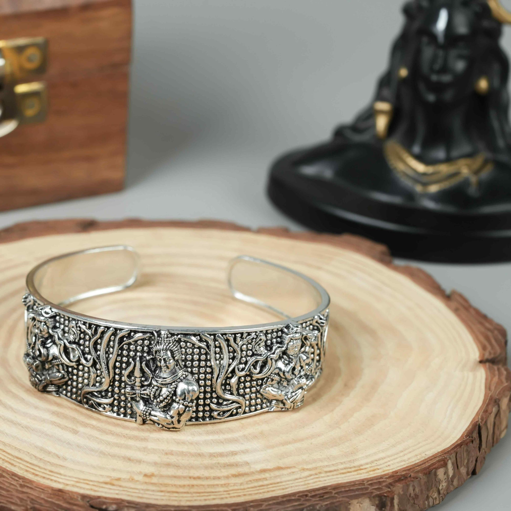 This men's oxidised silver Mahakal bracelet is a sophisticated and unique accessory. Crafted with expert precision and detailed design, it features a strong and masculine oxidised silver finish. Perfect for both casual and formal occasions, this bracelet adds a touch of edge and style to any outfit.