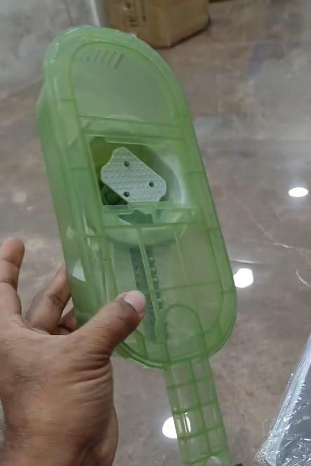 This professional-grade vegetable slicer features precision-engineered blades that deliver consistent, uniform cuts with minimal effort. The hardened stainless steel construction ensures longevity while maintaining optimal sharpness. Multiple thickness settings allow for versatile food preparation, from delicate garnishes to substantial pieces. The ergonomic design incorporates a comfortable grip and stable base to enhance control and safety during intensive culinary tasks.