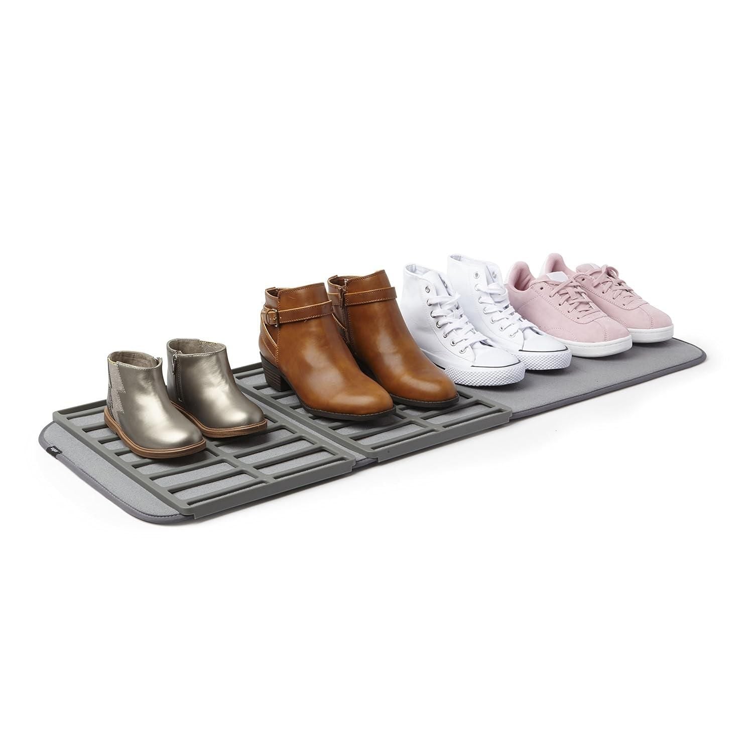 The Shoe Dry Shoe Rack is here to help you keep your home tidy and your shoes in great condition. With its thoughtful design, your footwear stays neatly organized and properly aired out, preventing unwanted odors. This practical rack fits perfectly in entryways or closets, giving you one less thing to worry about in your daily routine. Your shoes deserve this caring home!
