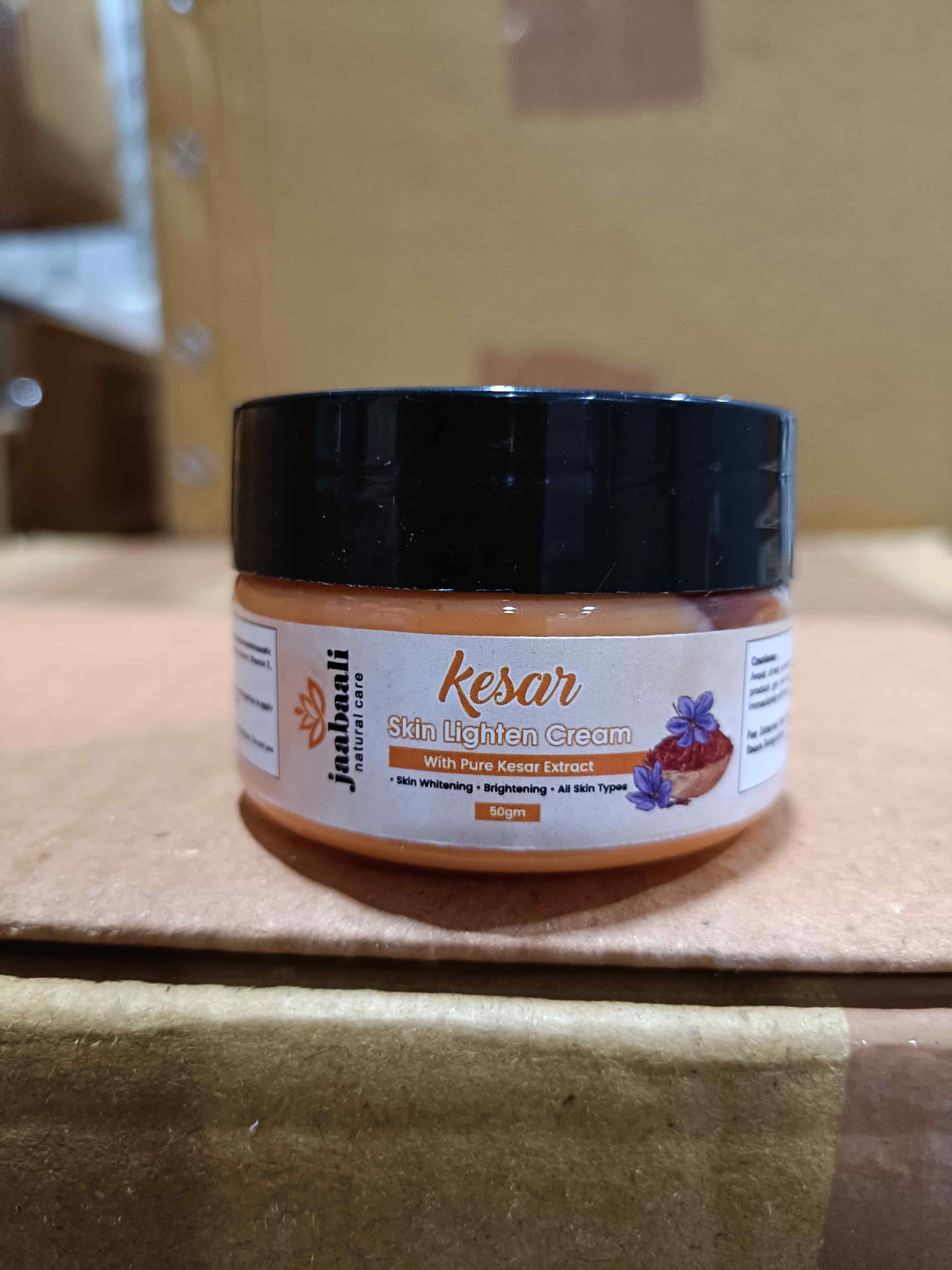 This specialized 50gm Kesar Skin Lightening Cream harnesses the power of saffron (kesar) to address uneven skin tone and hyperpigmentation. The clinically-formulated blend penetrates deeply to inhibit melanin production while providing essential nutrients to the skin. With consistent use, this dermatologically-tested cream helps diminish dark spots and promotes a more luminous, even complexion.