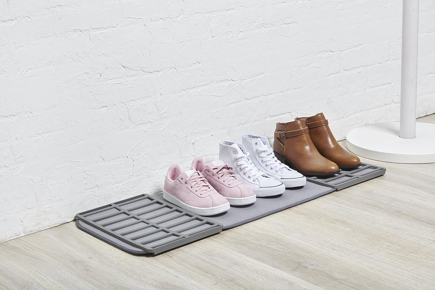 The Shoe Dry Shoe Rack is here to help you keep your home tidy and your shoes in great condition. With its thoughtful design, your footwear stays neatly organized and properly aired out, preventing unwanted odors. This practical rack fits perfectly in entryways or closets, giving you one less thing to worry about in your daily routine. Your shoes deserve this caring home!