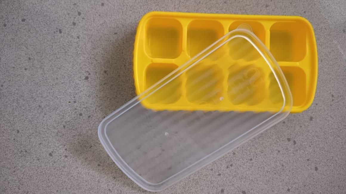This professional-grade Mini Silicone Ice Cube Tray with Lid delivers precision-formed miniature ice cubes ideal for craft cocktails and premium spirits. Constructed from food-grade silicone with optimal thermal conductivity, it ensures rapid freezing while the integrated lid prevents spillage and cross-contamination of freezer odors. The flexible design enables effortless cube extraction without structural damage, maintaining the integrity of each perfectly formed cube.
