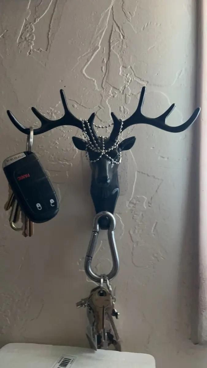 The Self Adhesive Deer Head Hanging Hook combines elegant design with practical functionality. Easy to install without drilling, this hook adheres securely to smooth surfaces, providing a reliable spot to hang keys, light bags, or decorative items. Its unique deer head shape adds a refined touch to any room, making it both a stylish and efficient organizational accessory. Ideal for enhancing your home or office space with minimal effort.