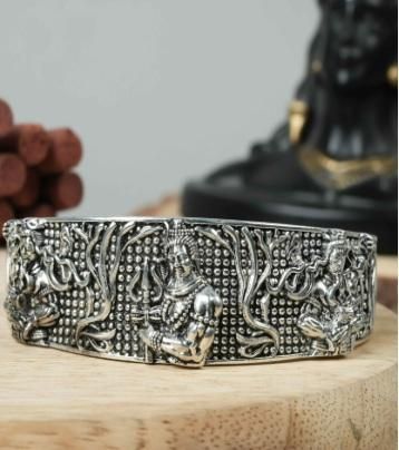 This men's oxidised silver Mahakal bracelet is a sophisticated and unique accessory. Crafted with expert precision and detailed design, it features a strong and masculine oxidised silver finish. Perfect for both casual and formal occasions, this bracelet adds a touch of edge and style to any outfit.