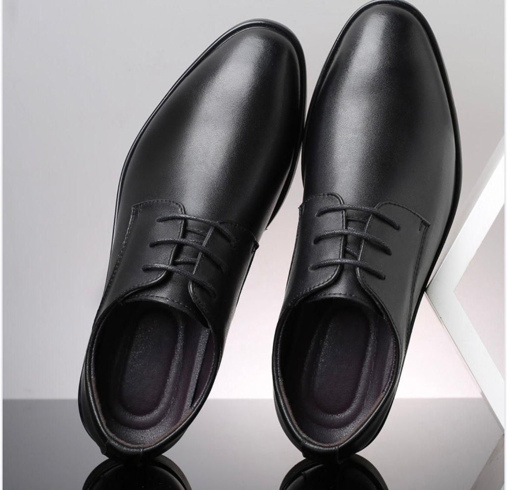 These men's smart formal shoes are designed with both style and comfort in mind. The high-quality materials and sleek design provide a professional and polished look, while the cushioned insole ensures all-day comfort. Perfect for any formal occasion, these shoes are a must-have for any man's wardrobe.