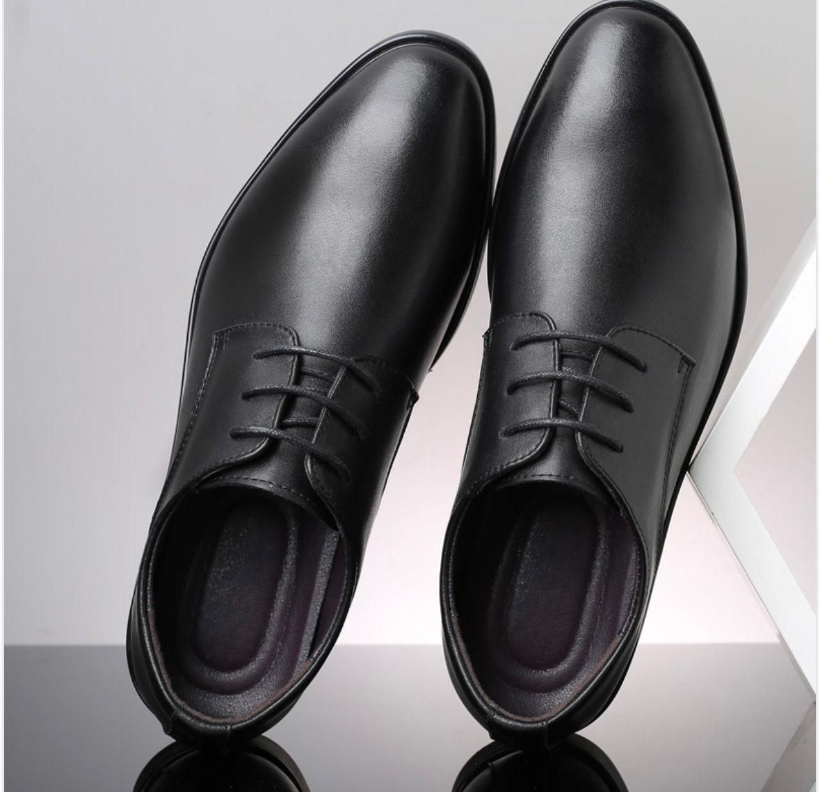 These men's smart formal shoes are designed with both style and comfort in mind. The high-quality materials and sleek design provide a professional and polished look, while the cushioned insole ensures all-day comfort. Perfect for any formal occasion, these shoes are a must-have for any man's wardrobe.