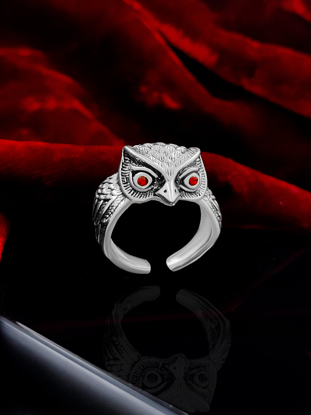 Saizen Silver Rings for Men Owl Face Ring

Crafted with precision, this Saizen Silver Owl Face Ring combines sophisticated design with symbolic wisdom. The intricate owl detailing represents intelligence and intuition, while the premium silver construction ensures durability and a lustrous finish. Perfect for men seeking a distinctive accessory that makes a subtle yet powerful statement.