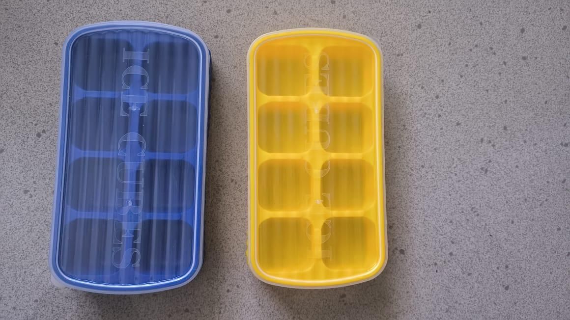This professional-grade Mini Silicone Ice Cube Tray with Lid delivers precision-formed miniature ice cubes ideal for craft cocktails and premium spirits. Constructed from food-grade silicone with optimal thermal conductivity, it ensures rapid freezing while the integrated lid prevents spillage and cross-contamination of freezer odors. The flexible design enables effortless cube extraction without structural damage, maintaining the integrity of each perfectly formed cube.