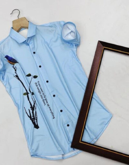 This men's shirt offers a regular, super slim fit with a unique graphic print and slim collar. The slim fit creates a modern and flattering silhouette, while the graphic print adds a touch of personality. Perfect for casual wear, this shirt is both stylish and comfortable.