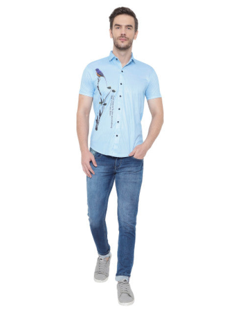 This men's shirt offers a regular, super slim fit with a unique graphic print and slim collar. The slim fit creates a modern and flattering silhouette, while the graphic print adds a touch of personality. Perfect for casual wear, this shirt is both stylish and comfortable.