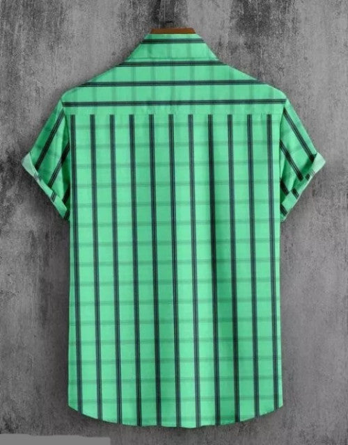 This slim fit checkered shirt features a ribbed collar that adds a touch of texture to your casual style. With a flattering fit, this shirt offers both comfort and style. Perfect for any occasion, this shirt is a must-have for any wardrobe.