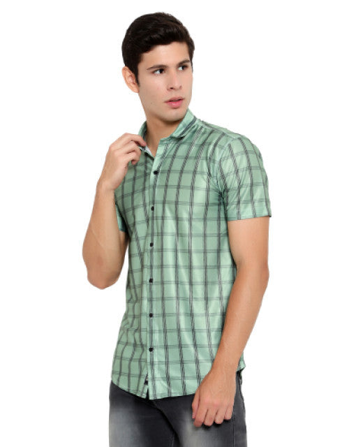 This slim fit checkered shirt features a ribbed collar that adds a touch of texture to your casual style. With a flattering fit, this shirt offers both comfort and style. Perfect for any occasion, this shirt is a must-have for any wardrobe.