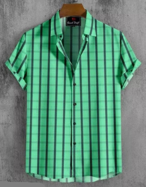 This slim fit checkered shirt features a ribbed collar that adds a touch of texture to your casual style. With a flattering fit, this shirt offers both comfort and style. Perfect for any occasion, this shirt is a must-have for any wardrobe.