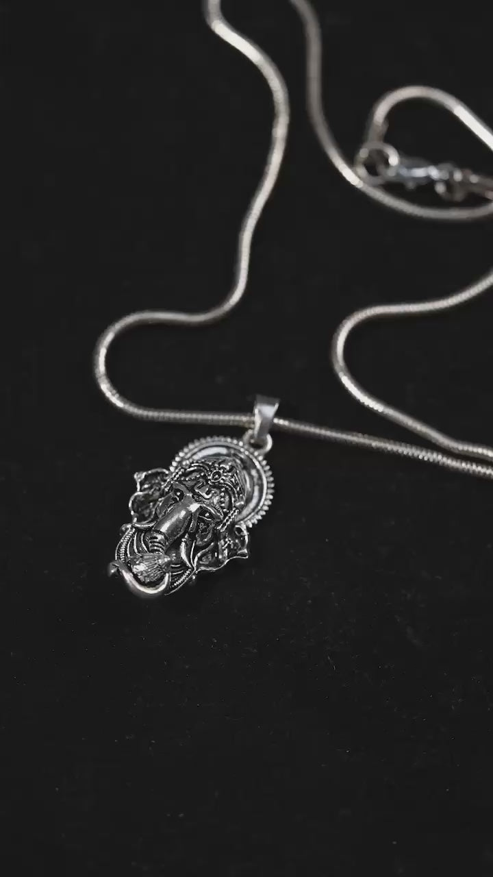 Ganesha Pendant With Snake Chain (Silver)